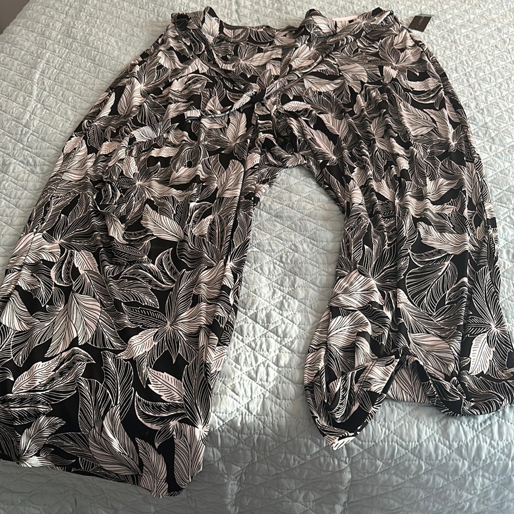 Wide leg leaf print pants size 22/24